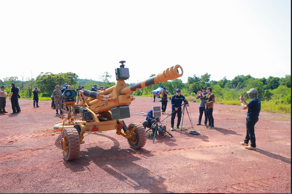 ÖNDER SAVUNMA A.Ş. Artillery fire conducted with the 105mm Light Towed Air Transportable BORAN Howitzer equipped with OMNIS AI-FCS was successfully executed in Malaysia from May 3-10, 2025.